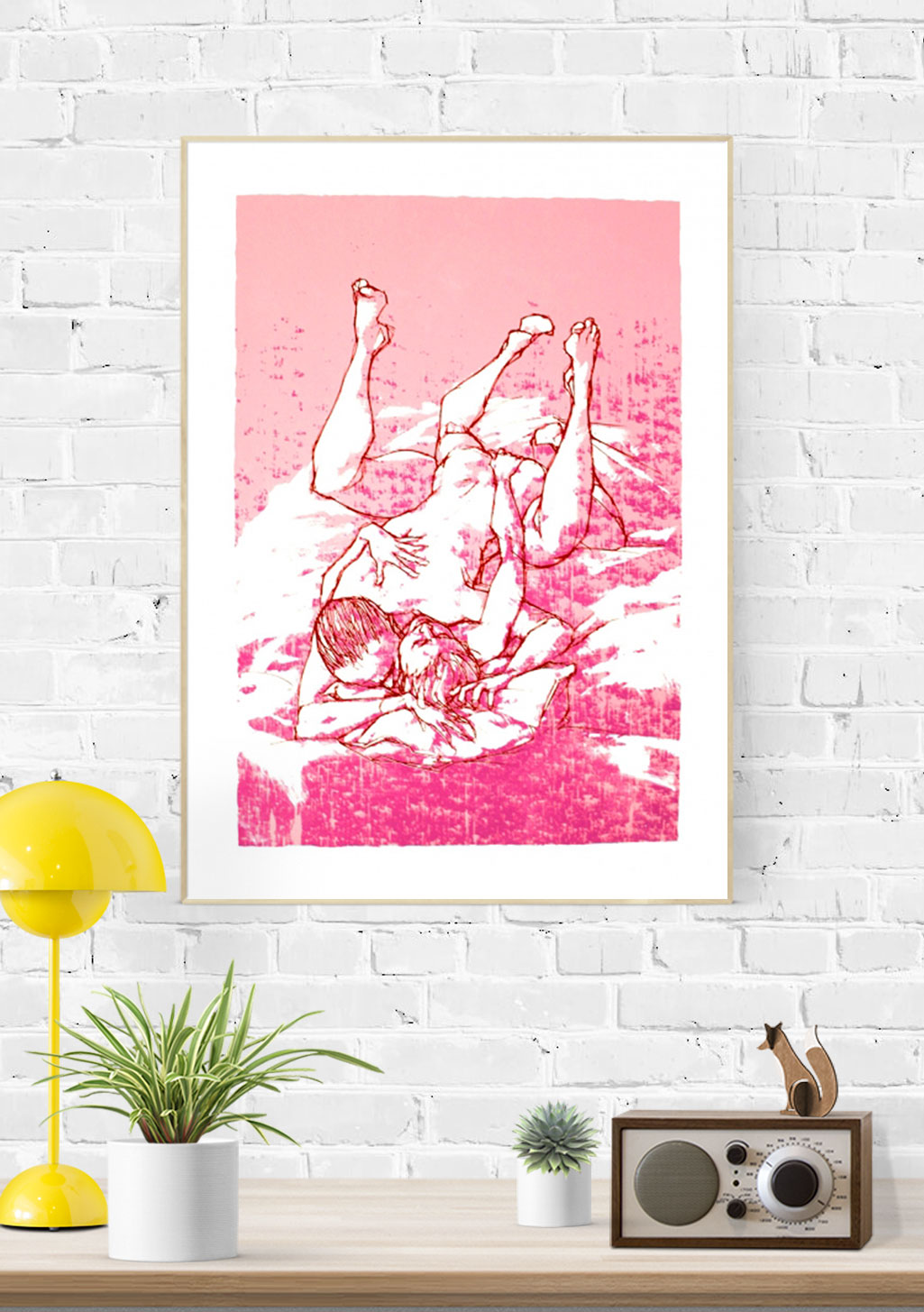 Art abstrait rose et blanc, figures stylisées, mur de briques blanches