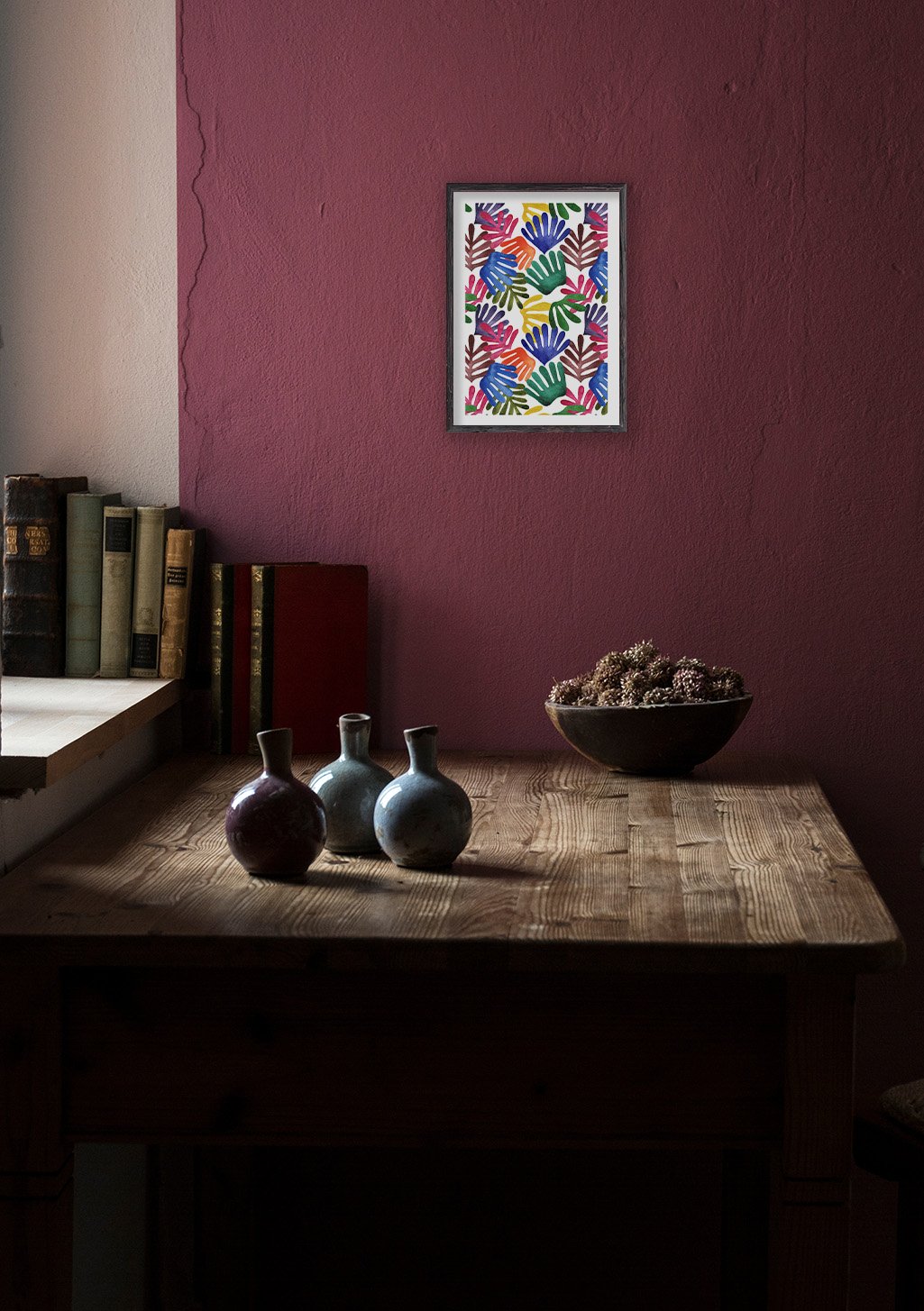 Poster coloré avec des mains stylisées