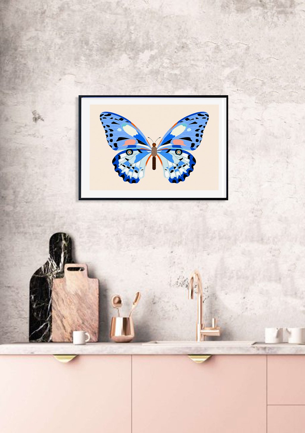 Papillon bleu sur fond beige