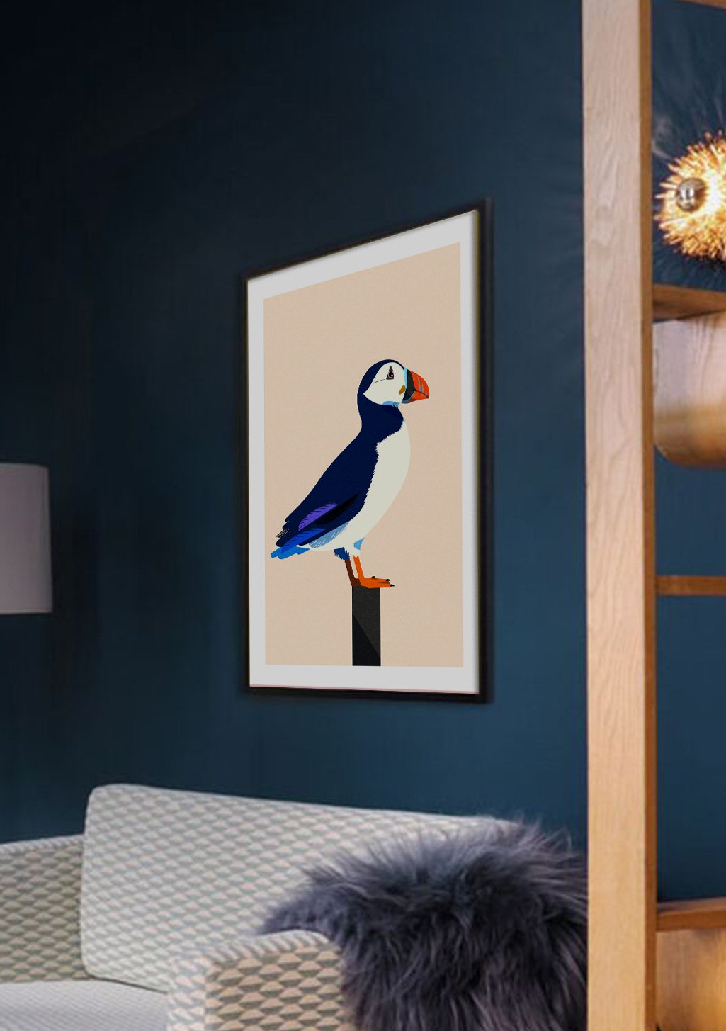 Oiseau bleu et blanc sur poteau