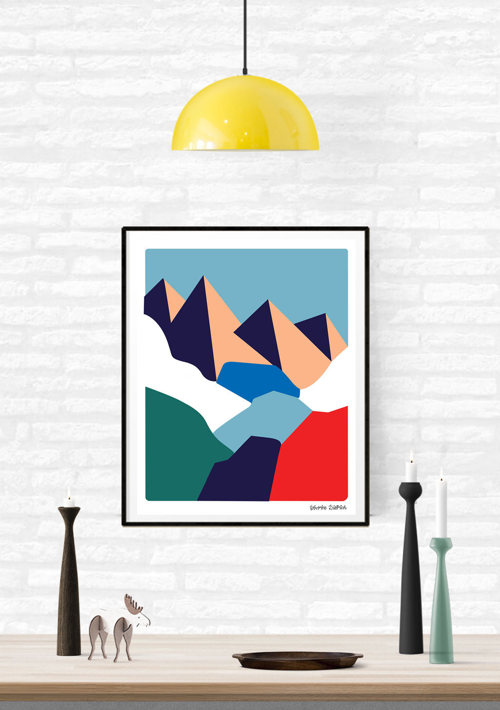 Art abstrait géométrique, formes colorées, fond bleu, signé en bas
