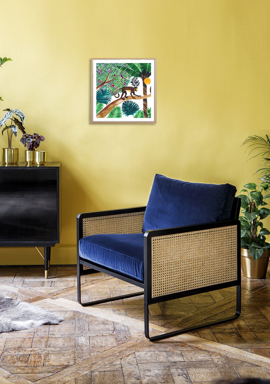 Girafe tropicale, feuilles vertes, cadre blanc