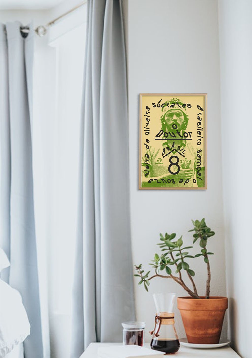 Poster jaune avec texte vert et visage central