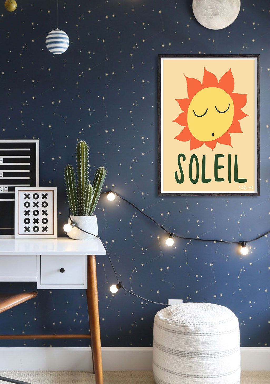 Poster avec un soleil souriant, texte "SOLEIL"