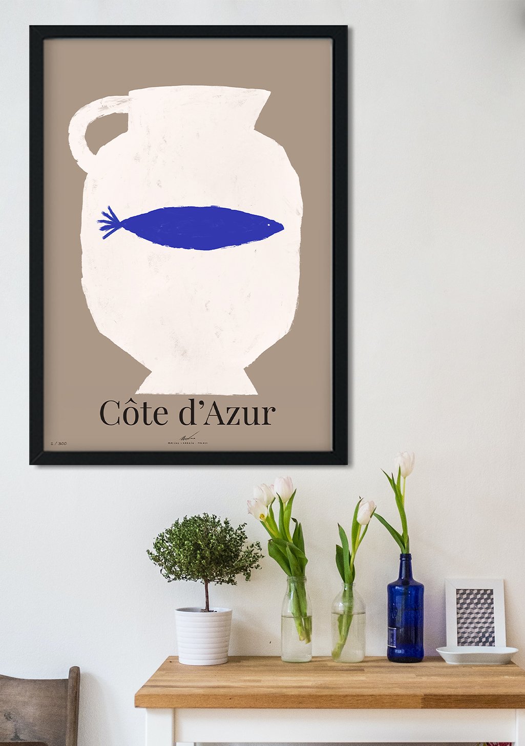 Vase bleu, texte Côte d'Azur, minimaliste, blanc et bleu