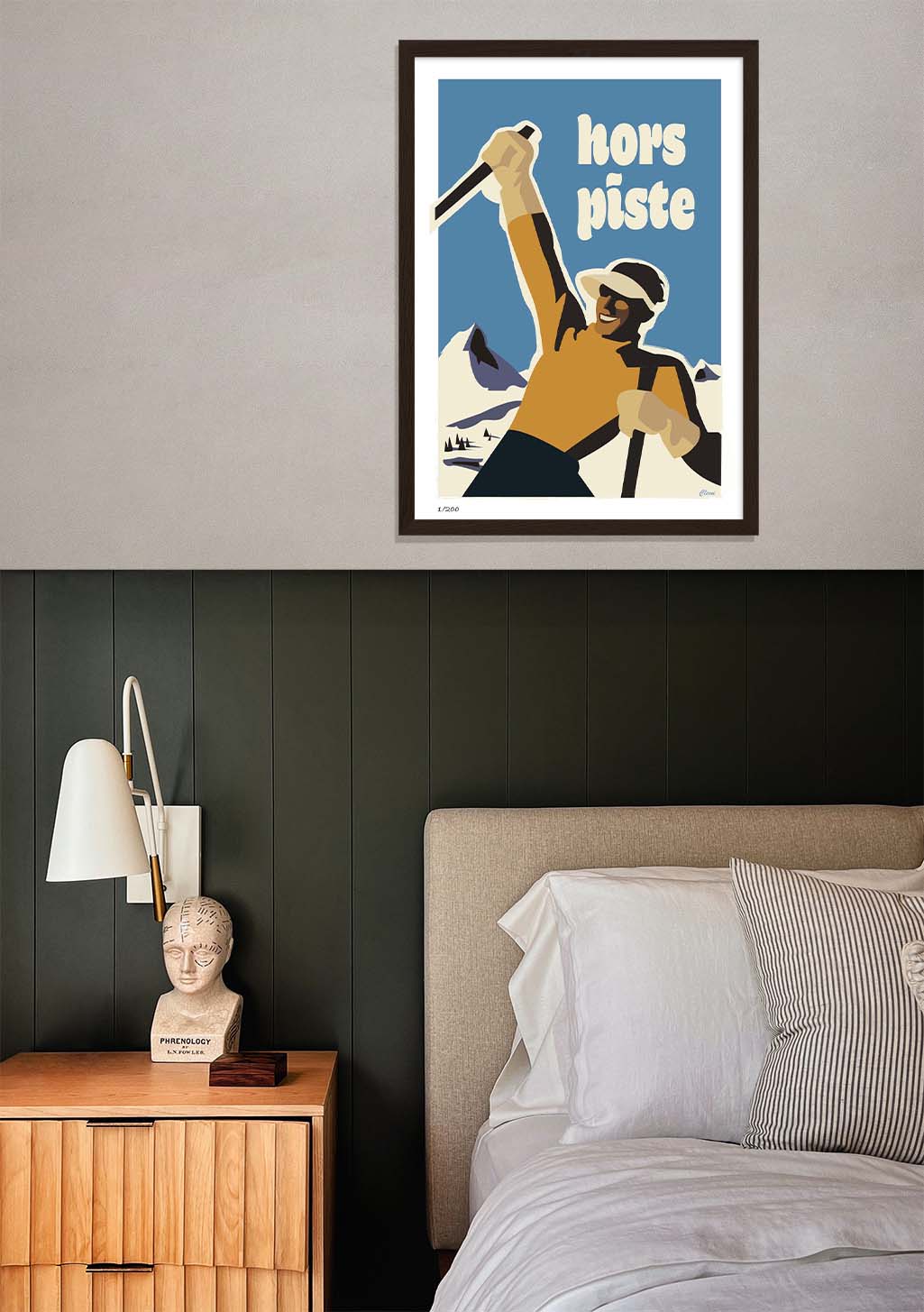 Poster de travail, marteau, homme, bleu, jaune, texte, cadre, mur, chambre, lit, lampe, sculpture