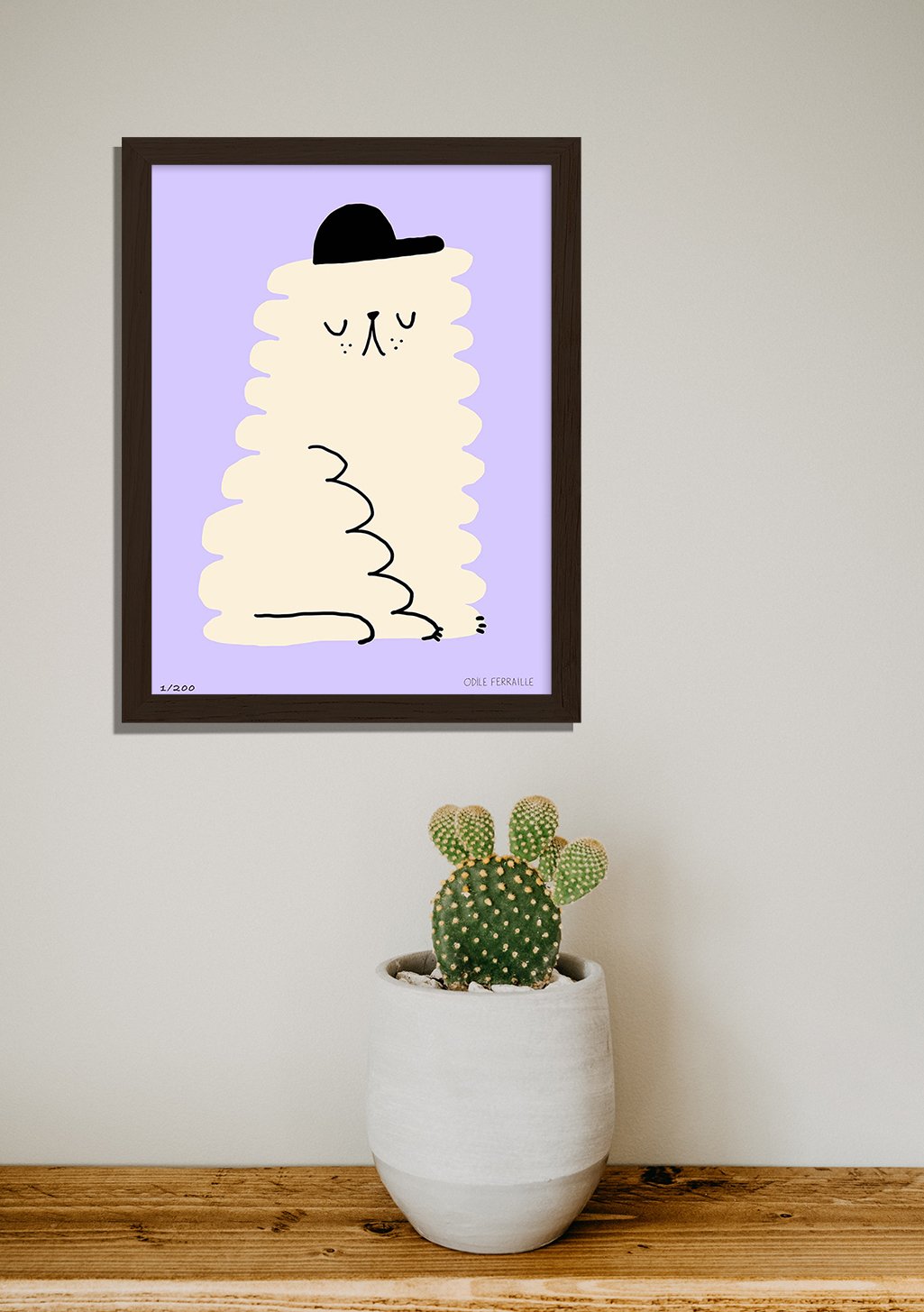 Poster de lama stylisé portant un chapeau, fond violet