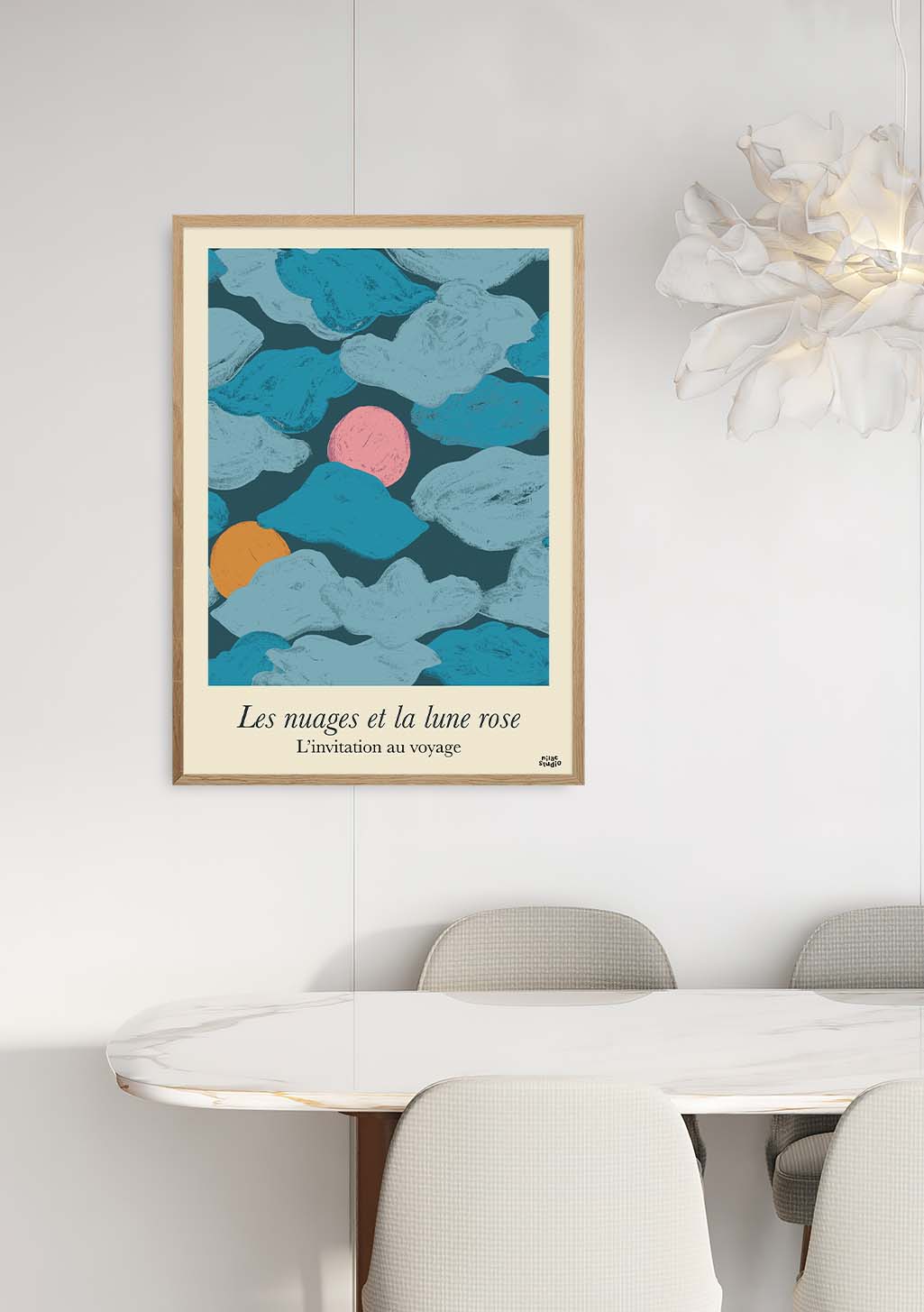 Poster abstrait avec nuages et cercles roses et orange