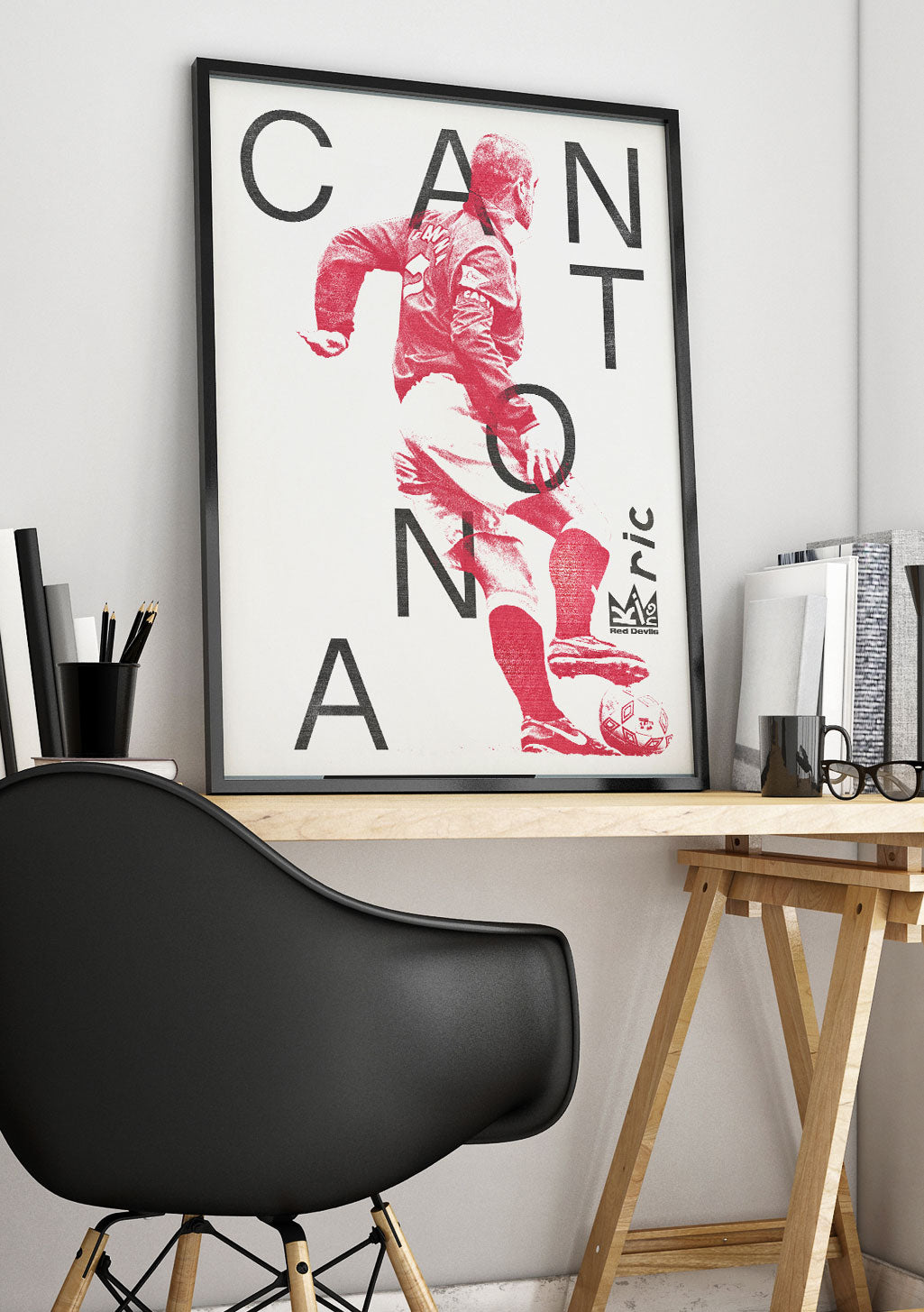 Poster de football rouge et noir, joueur, texte "CANTONA"