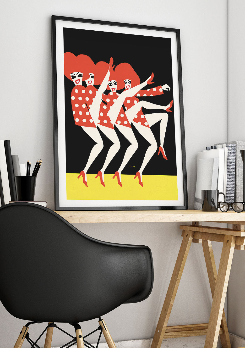 Femmes dansantes, robes à pois rouges, cheveux rouges, fond noir et jaune