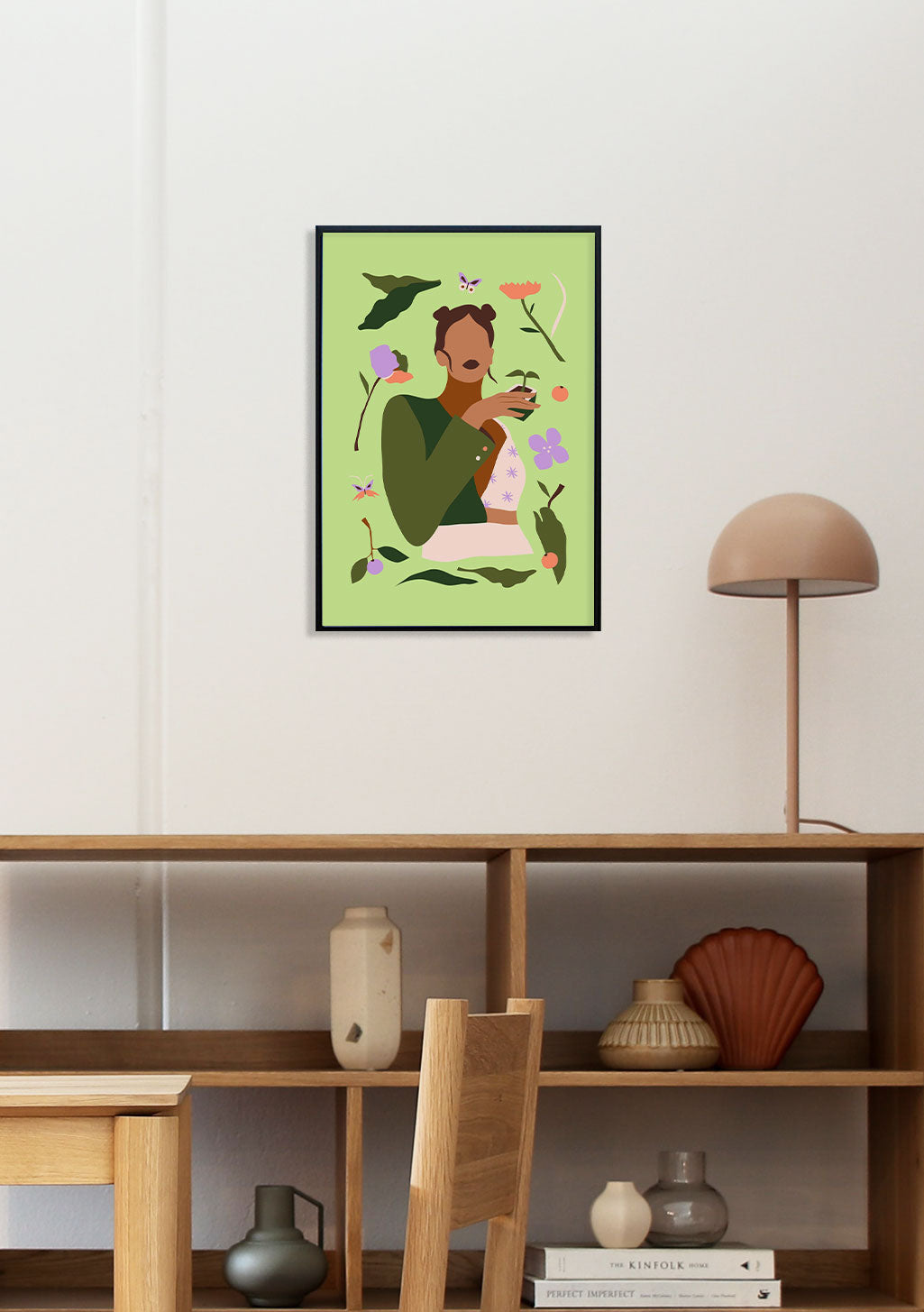 Femme verte fleurs papillons cadre