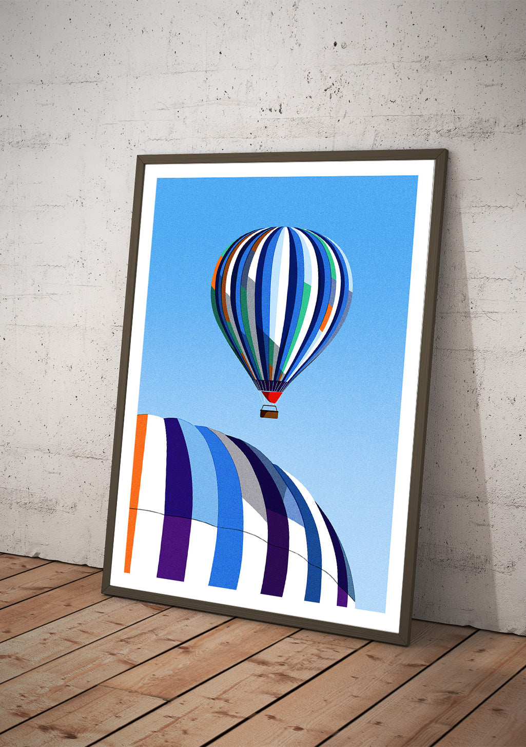 Ballon dirigeable multicolore, paysage abstrait, ciel bleu, cadre en bois