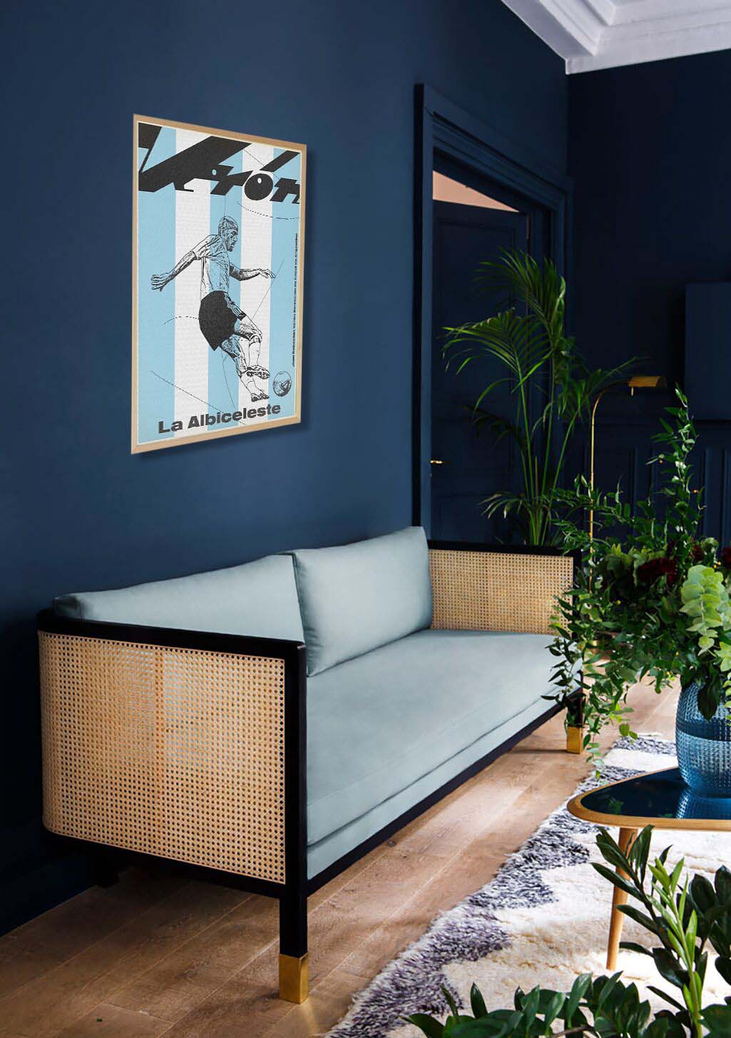 Poster bleu et blanc avec une personne skiant